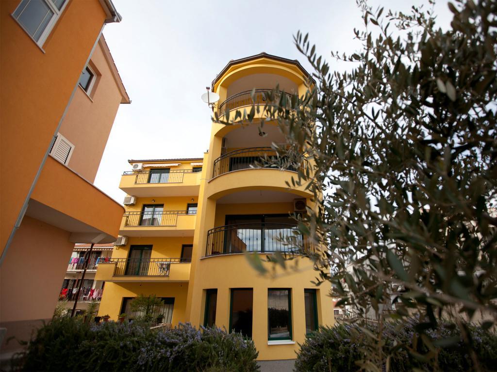 Apartments Roses Stobreč Rum bild